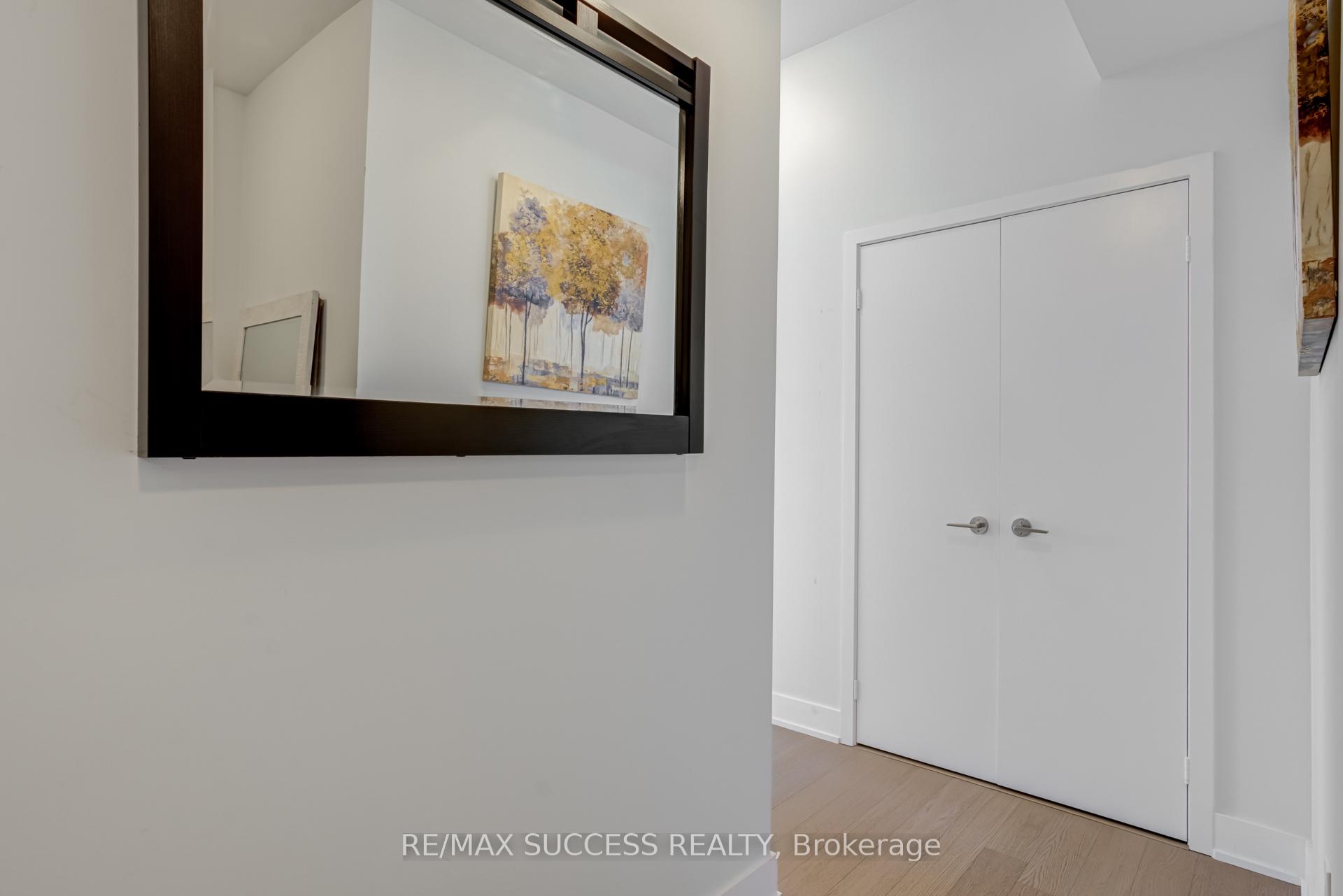 3 Bedrooms Condo at 20 Shore breeze, Toronto For sale