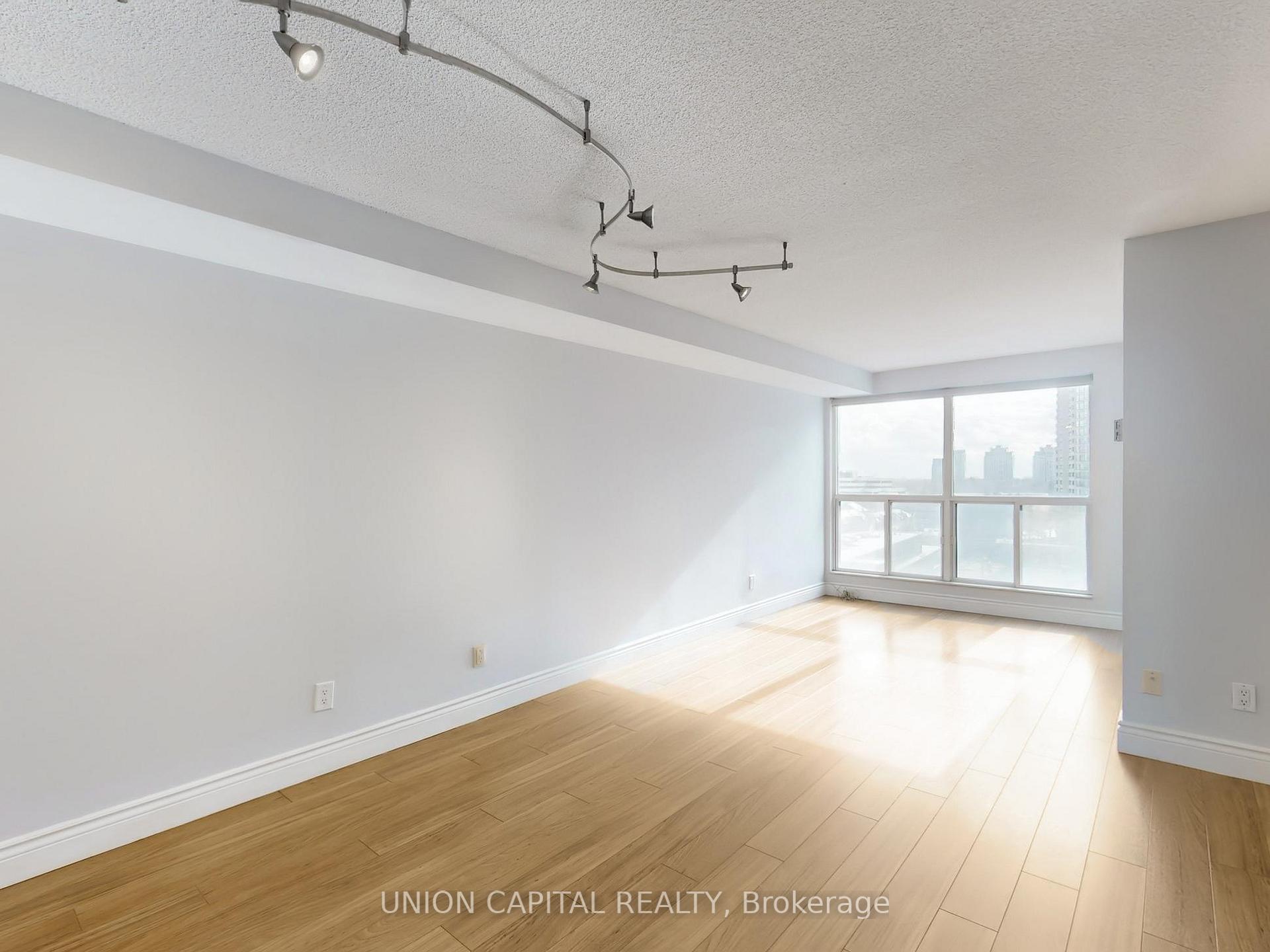 3 Bedrooms Condo at 28 Hollywood, Toronto For sale
