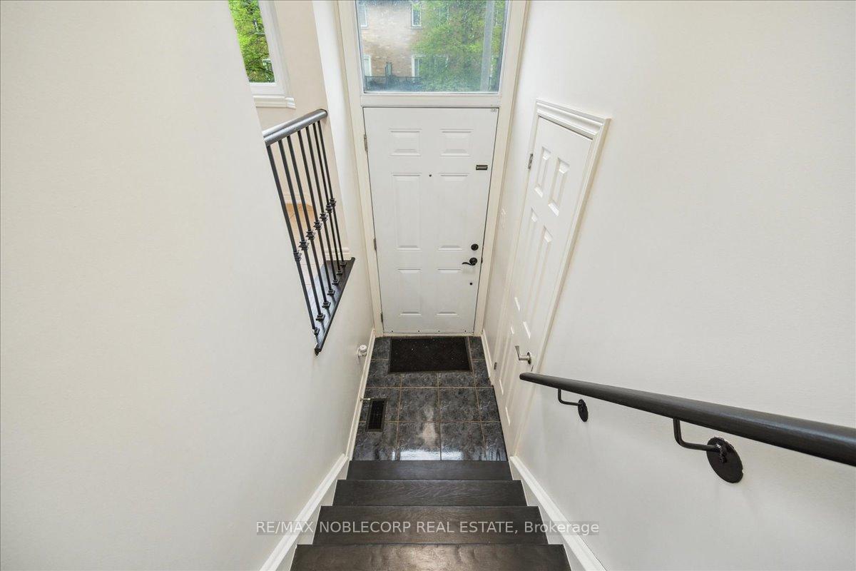 3 Bedrooms Condo at 20 William Farr, Vaughan For sale