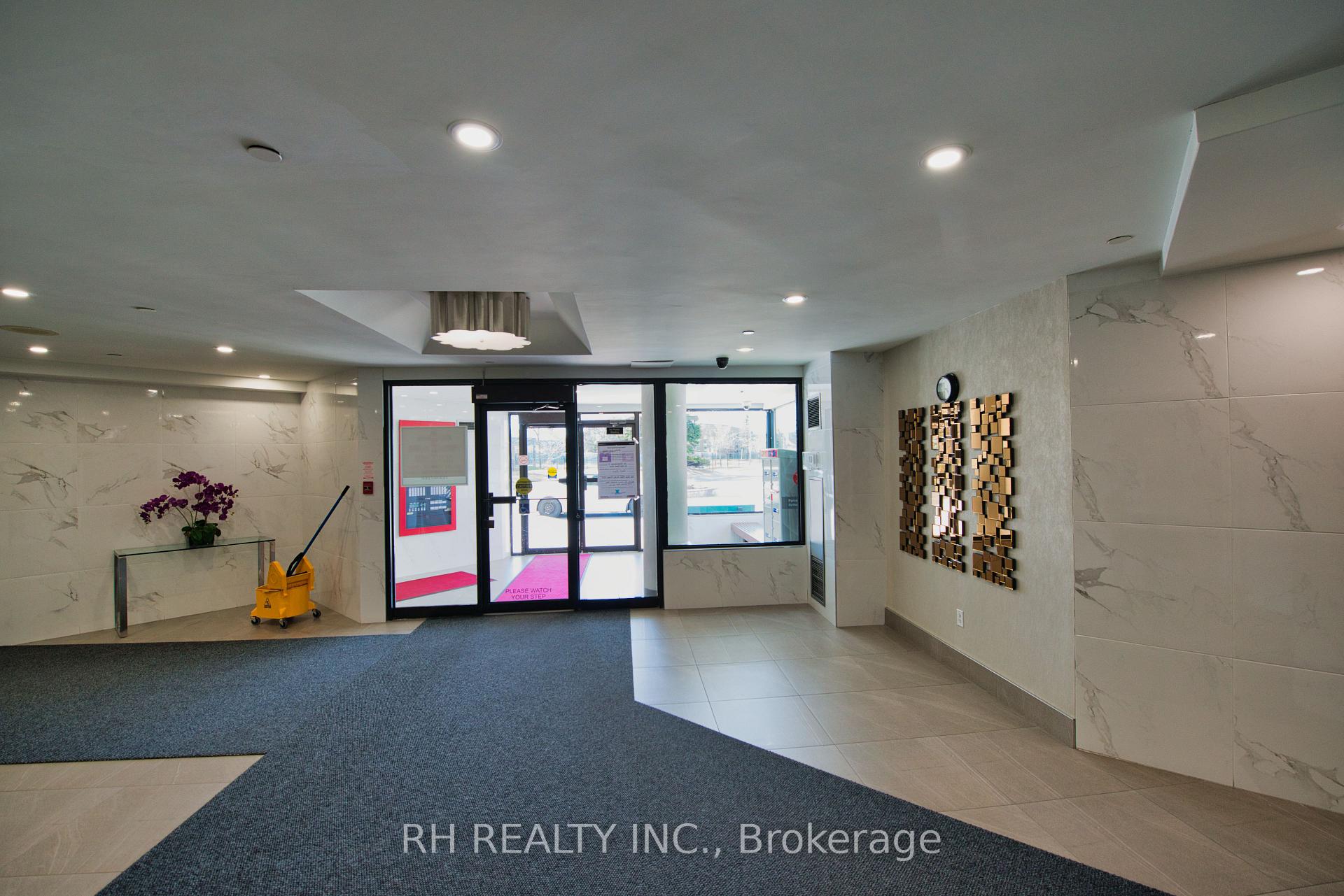 3 Bedrooms Condo at 300 Alton Towers,  Toronto For sale