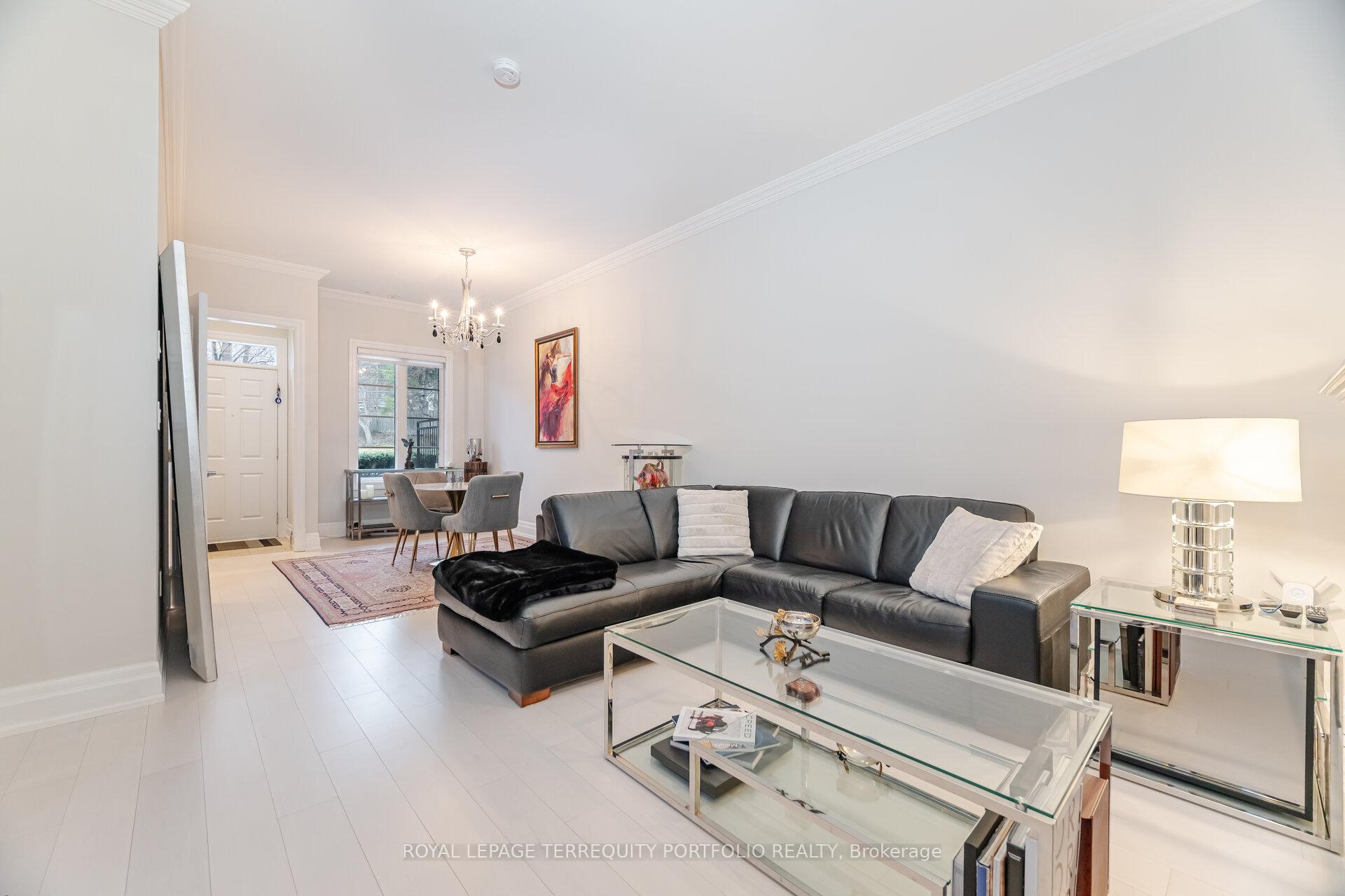 4 Bedrooms Condo at 51 York Mills,  Toronto For sale