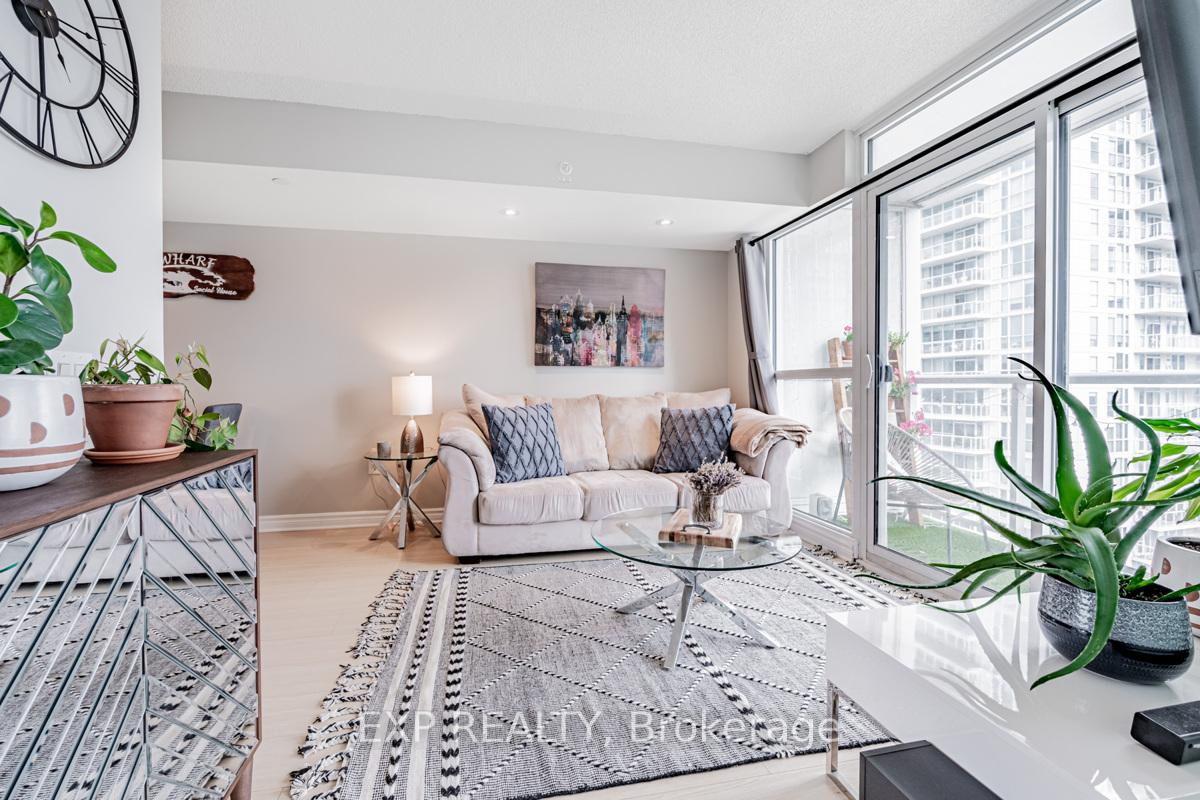 2 Bedrooms Condo at 85 Queens Wharf, Toronto For sale