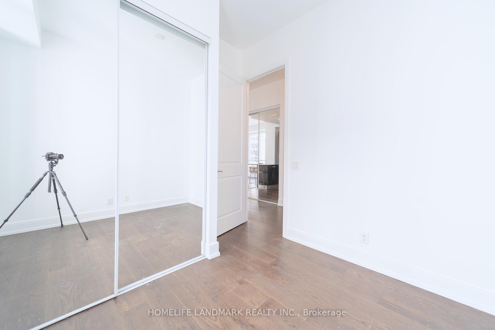 2 Bedrooms Condo at 21 Balmuto,  Toronto For sale