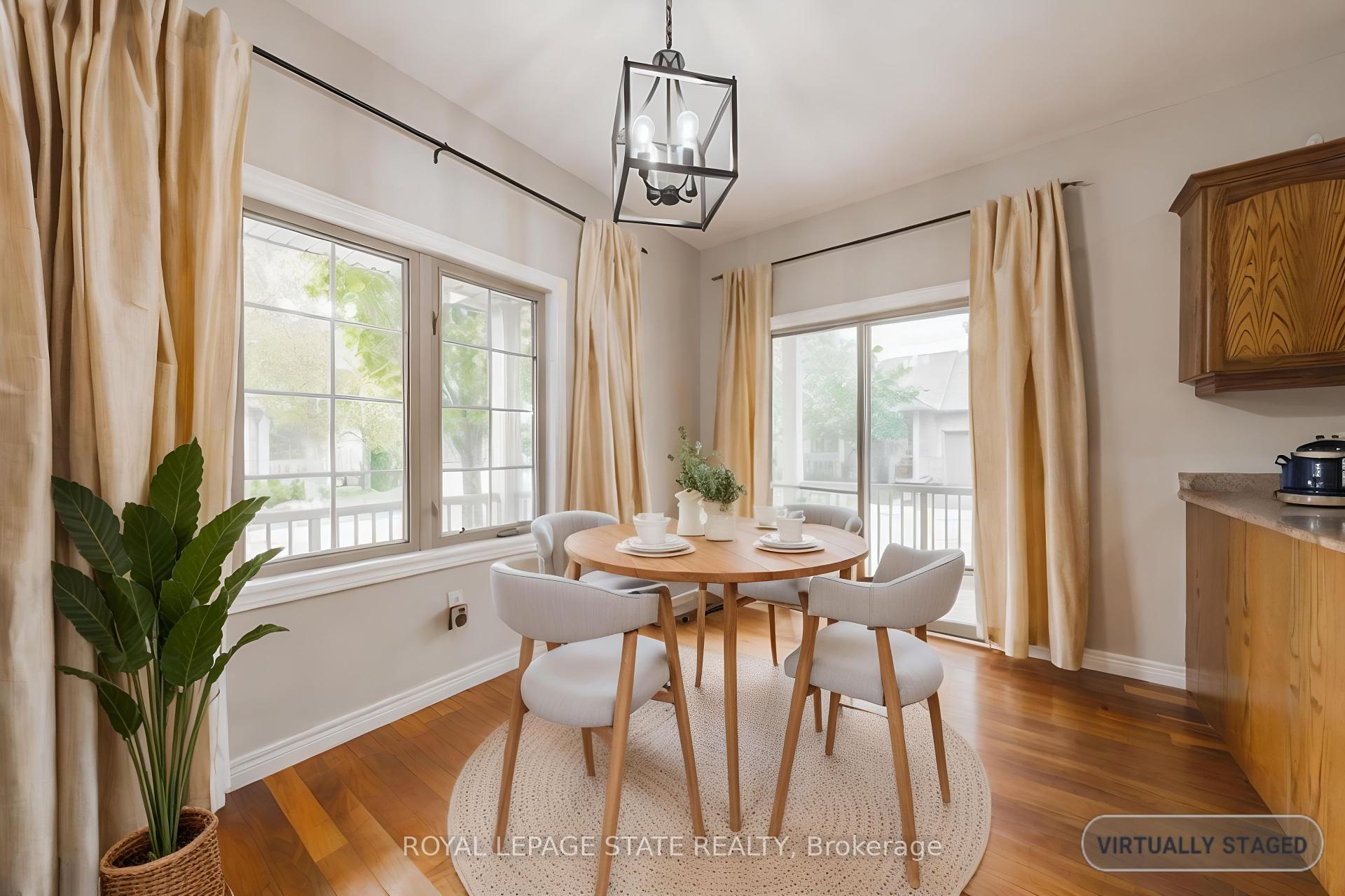 2 Bedrooms Condo at 130 Southbrook, Hamilton For sale