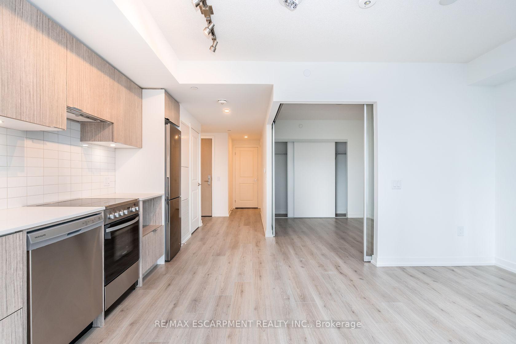 2 Bedrooms Condo at 395 Bloor, Toronto For sale