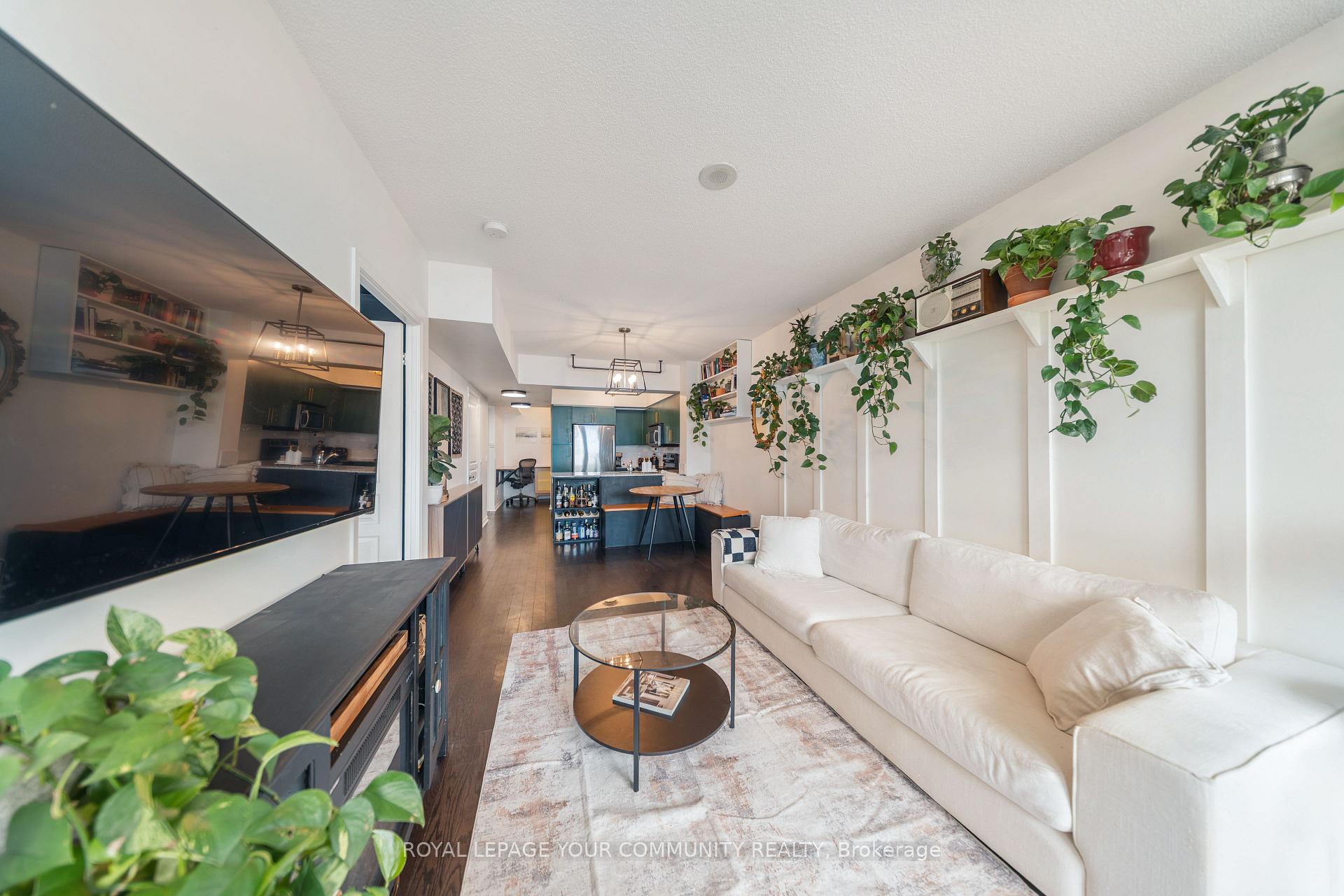 2 Bedrooms Condo at 15 Legion, Toronto For sale