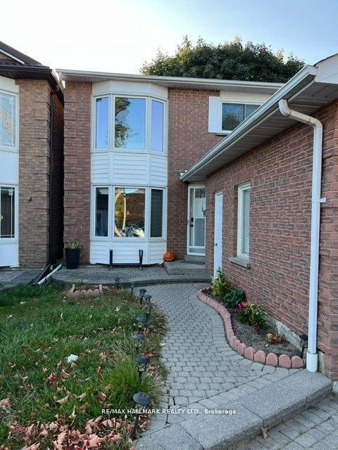 49 Halfmoon Square, Toronto, ON M1C 3V4