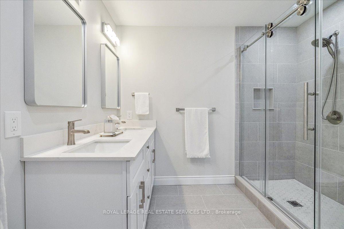3 Bedrooms Condo at 2250 Rockingham, Oakville For sale