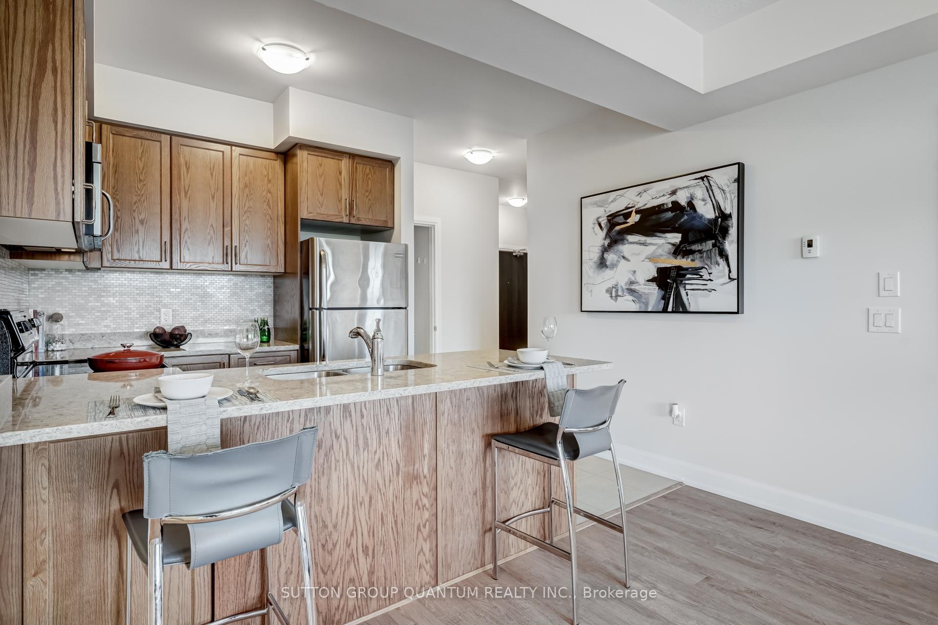 2 Bedrooms Condo at 275 Roxton, Oakville For sale