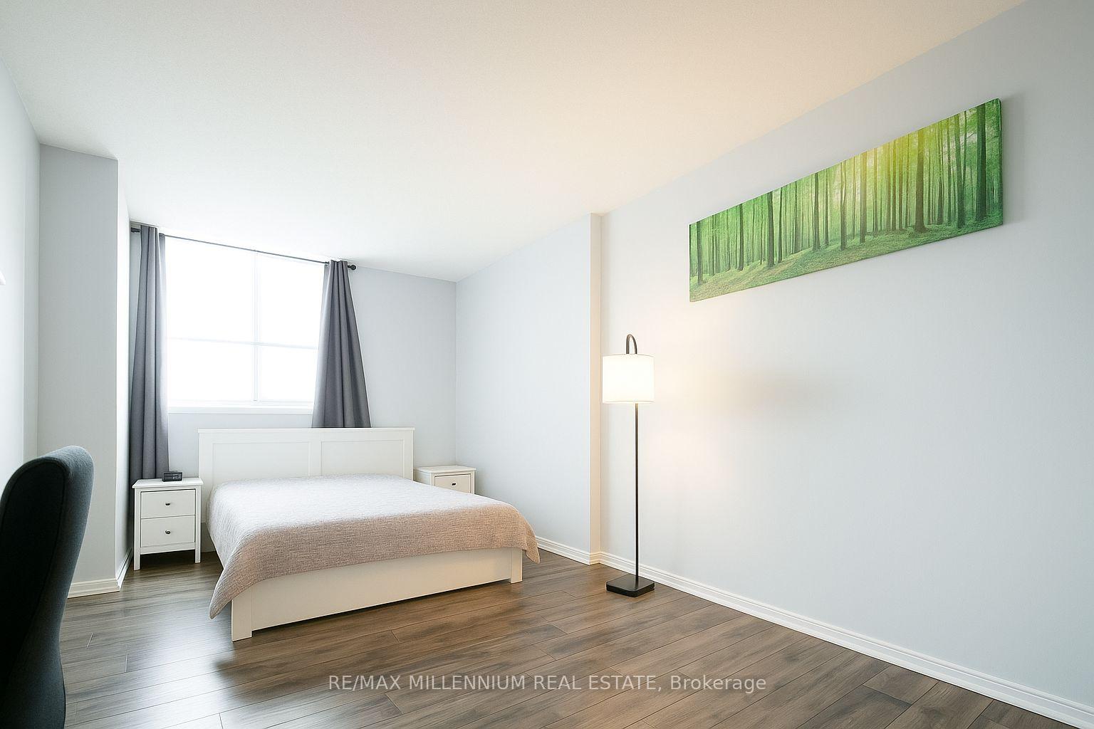 2 Bedrooms Condo at 1425 Ghent, Burlington For sale