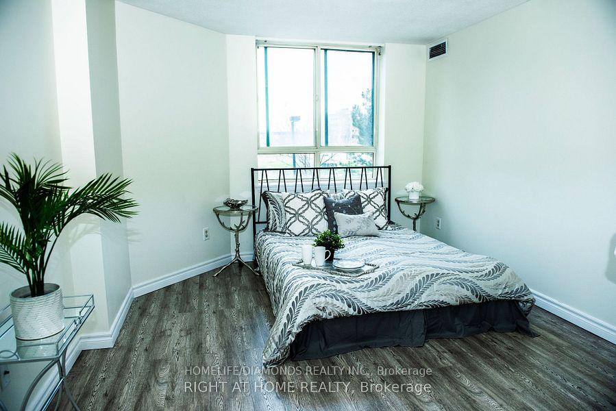 2 Bedrooms Condo at 4205 SHIPP,  Mississauga For sale