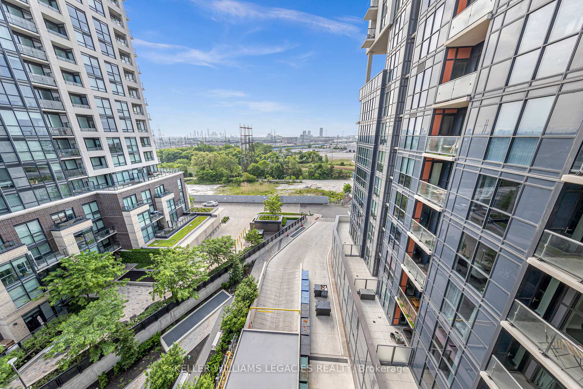 2 Bedrooms Condo at 50 Thomas Riley, Toronto For sale