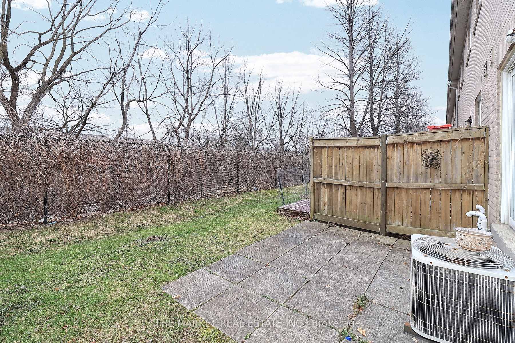 3 Bedrooms Condo at 7190 Atwood, Mississauga For sale
