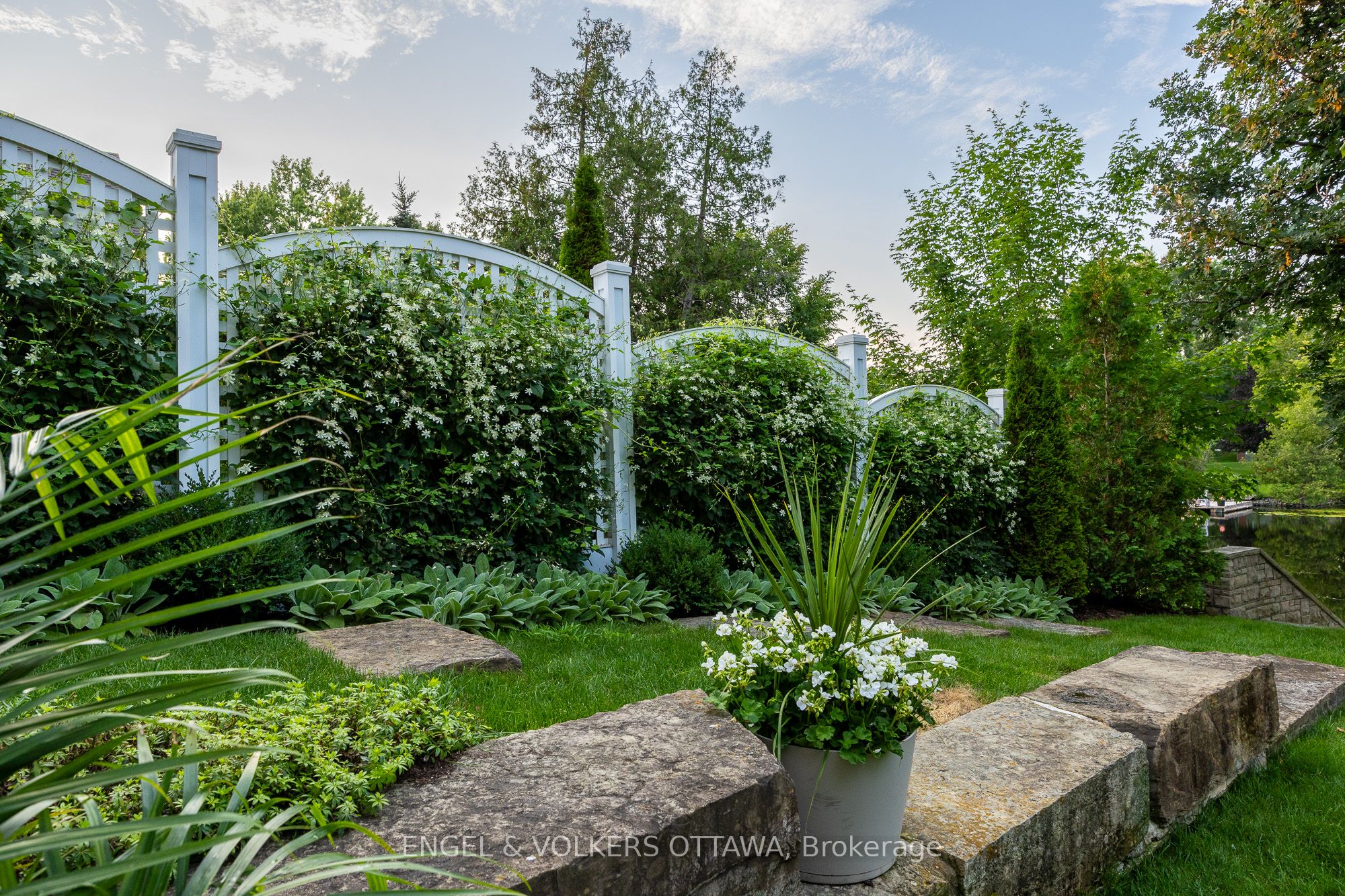 5651 HERWIG Place, Manotick - Kars - Rideau Twp and Area 8004 - Manotick South to Roger Stevens