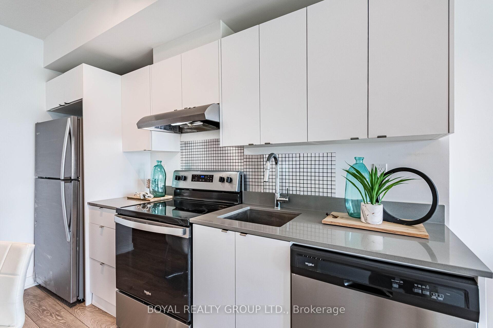 2 Bedrooms Condo at 3200 Dakota Common, Burlington For sale
