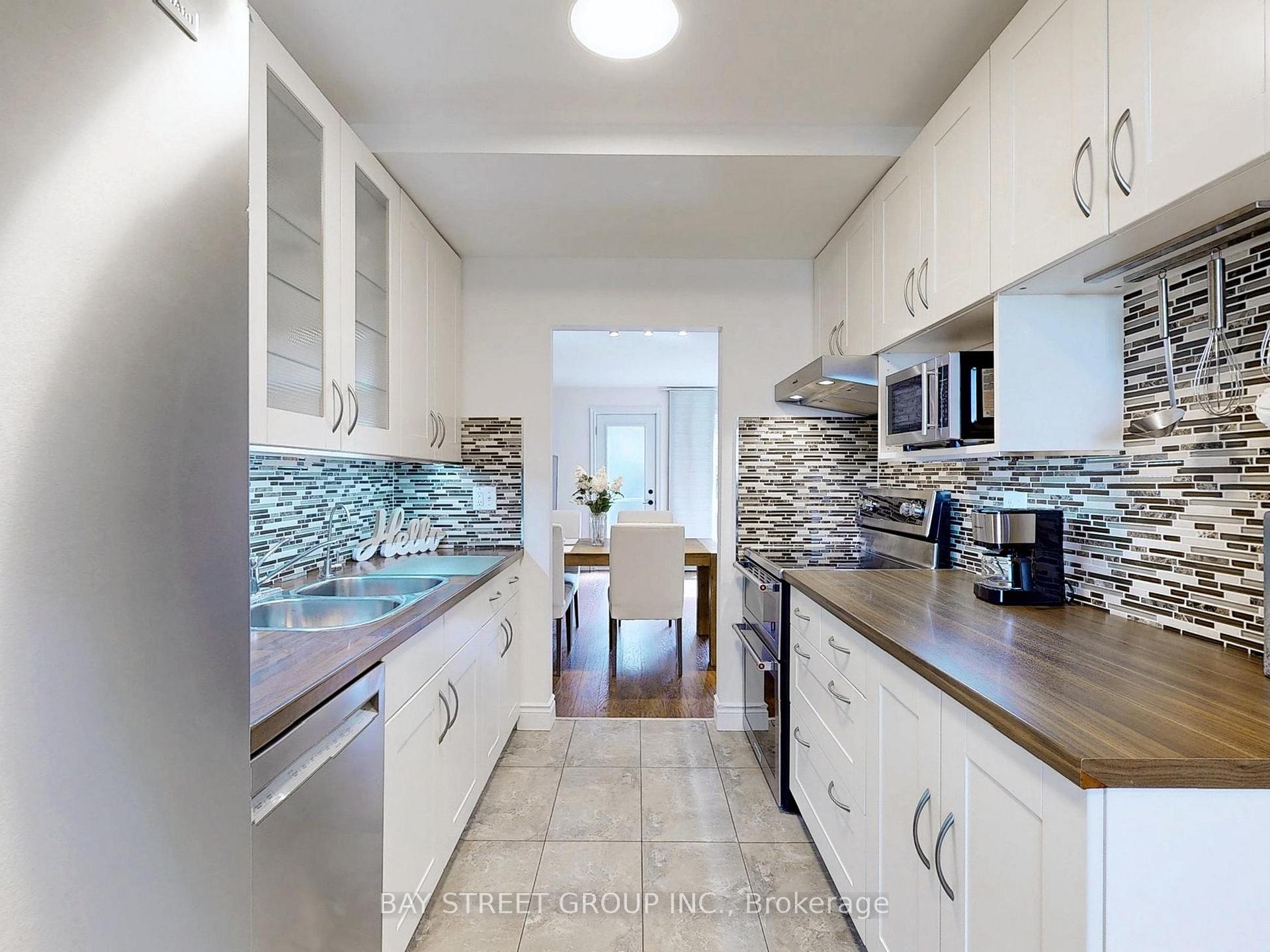 3 Bedrooms Condo at 89 Rameau, Toronto For sale