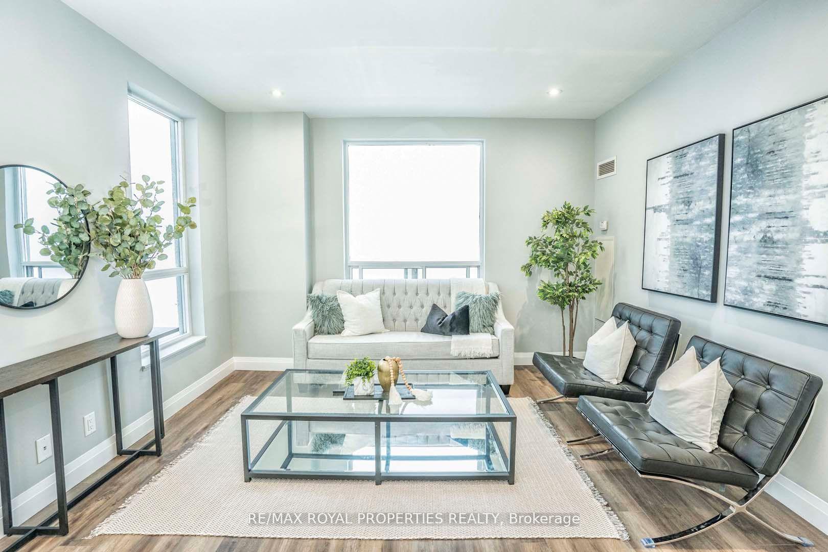 3 Bedrooms Condo at 38 Lee Centre,  Toronto For sale