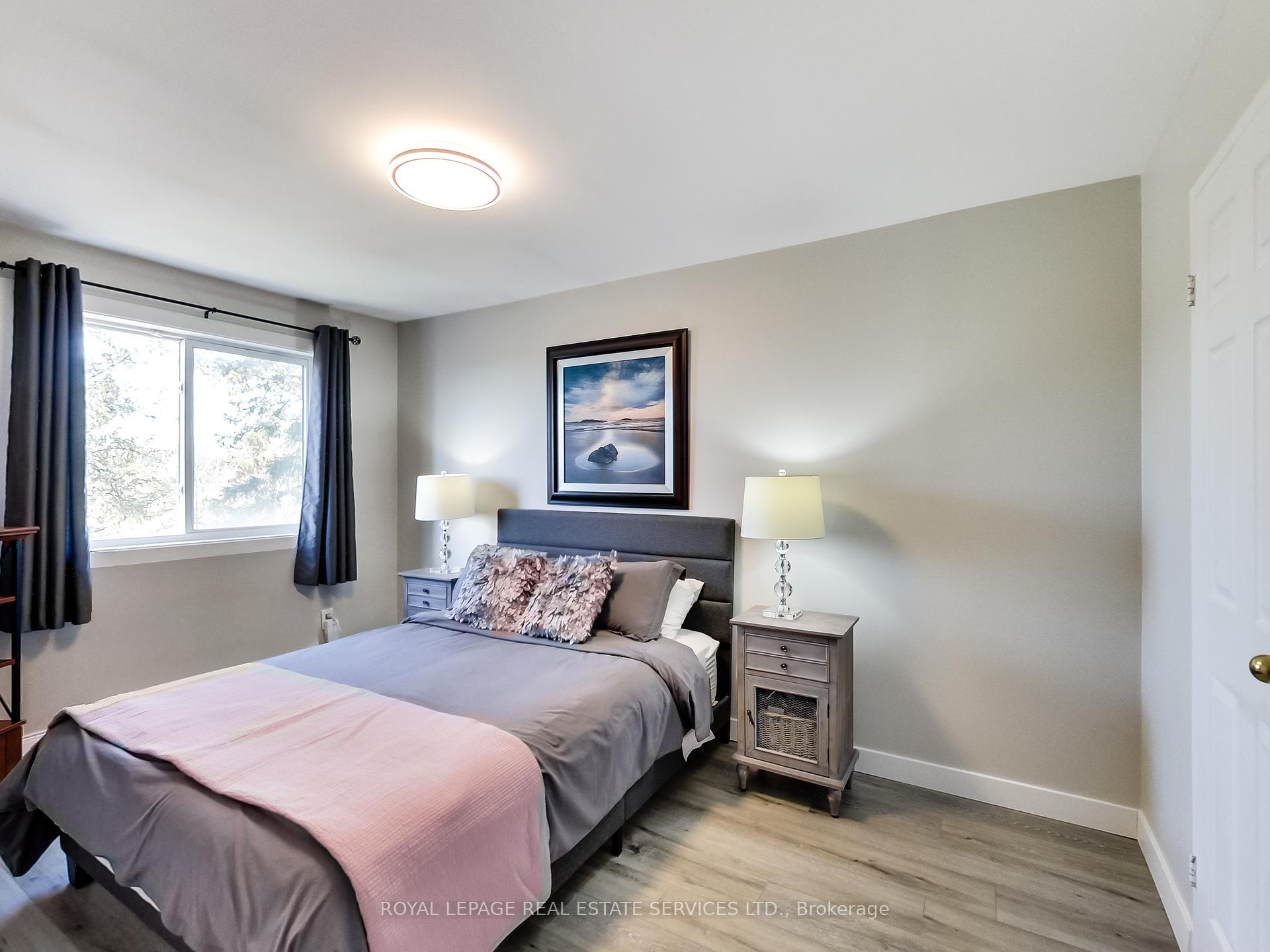 3 Bedrooms Condo at 1008 Falgarwood,  Oakville For sale
