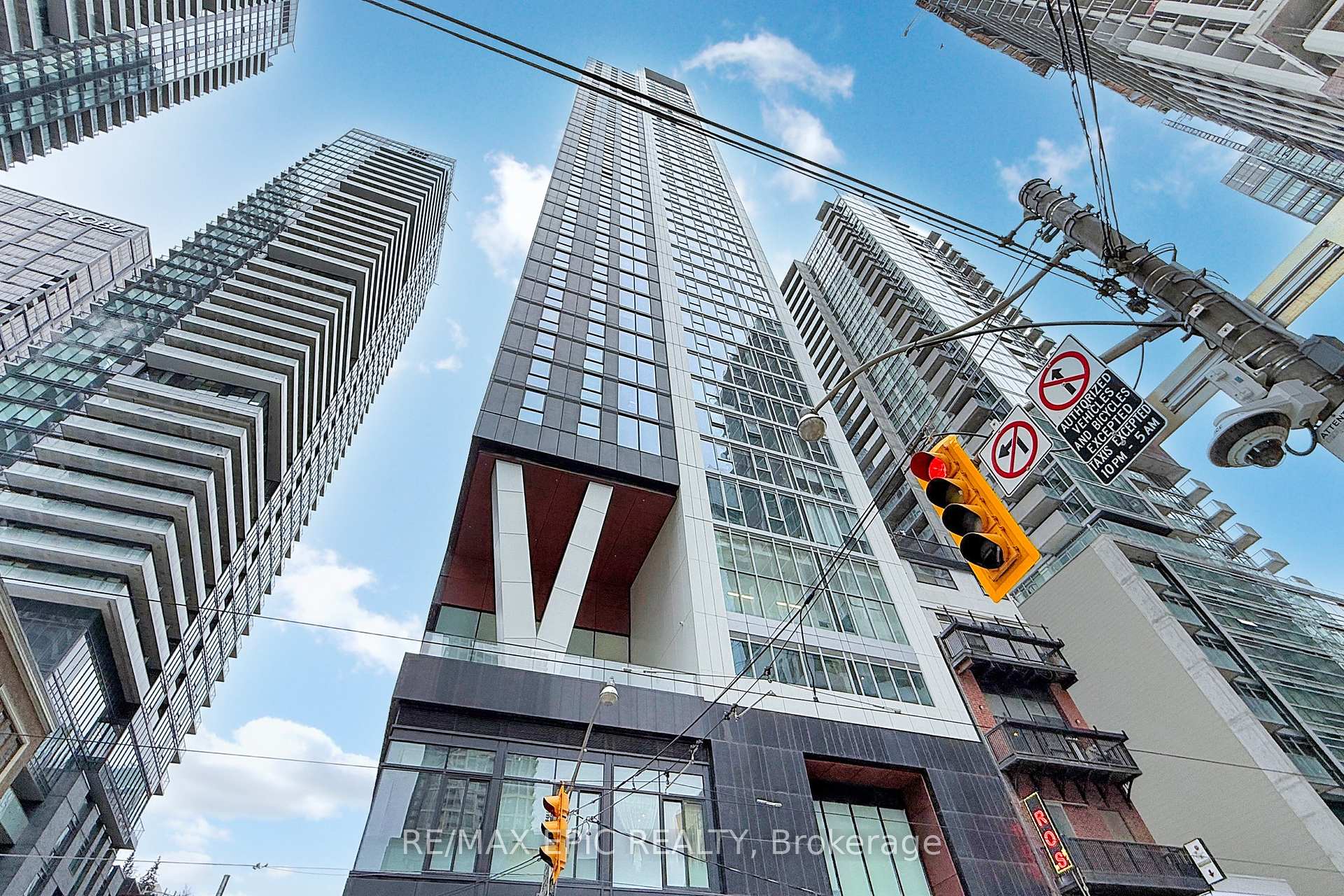 2 Bedrooms Condo at 357 King, Toronto For sale