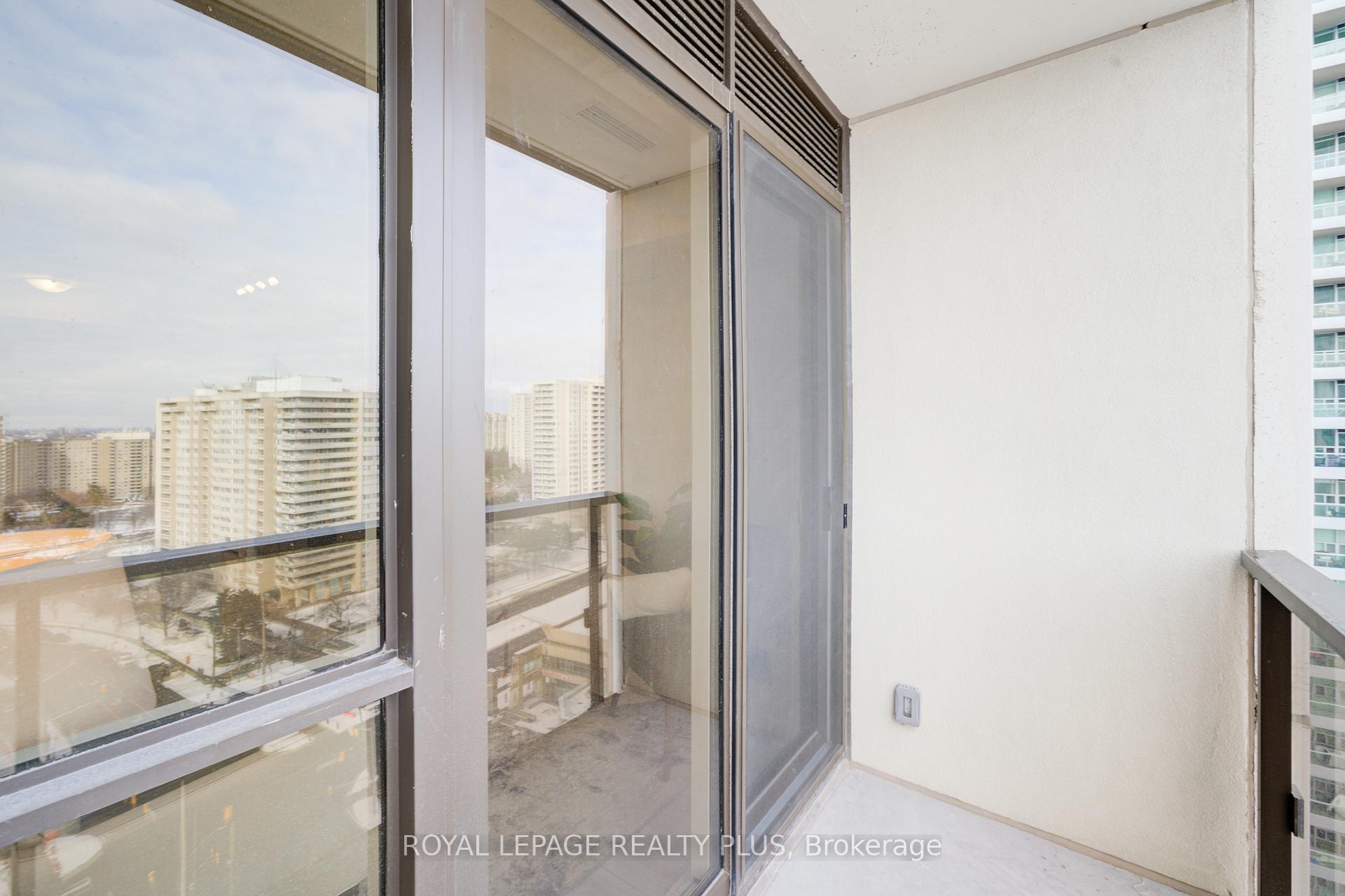 2 Bedrooms Condo at 30 Elm, Mississauga For sale