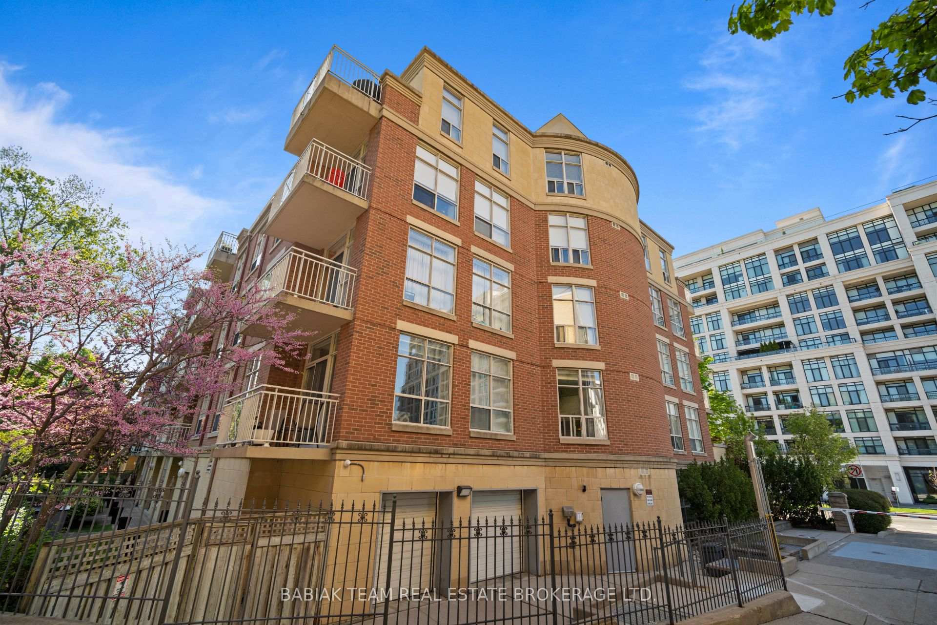 2 Bedrooms Condo at 2511 Bloor, Toronto For sale