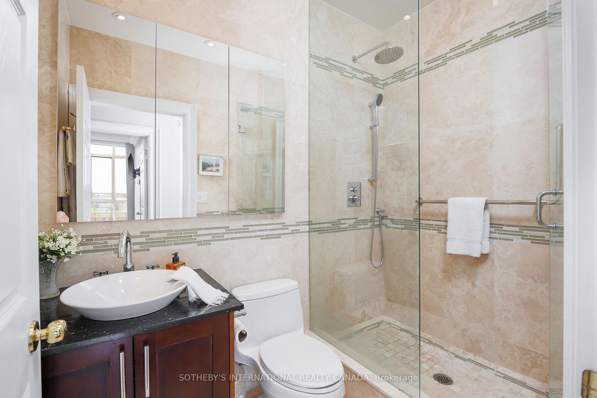 2 Bedrooms Condo at 935 Royal York, Toronto For sale