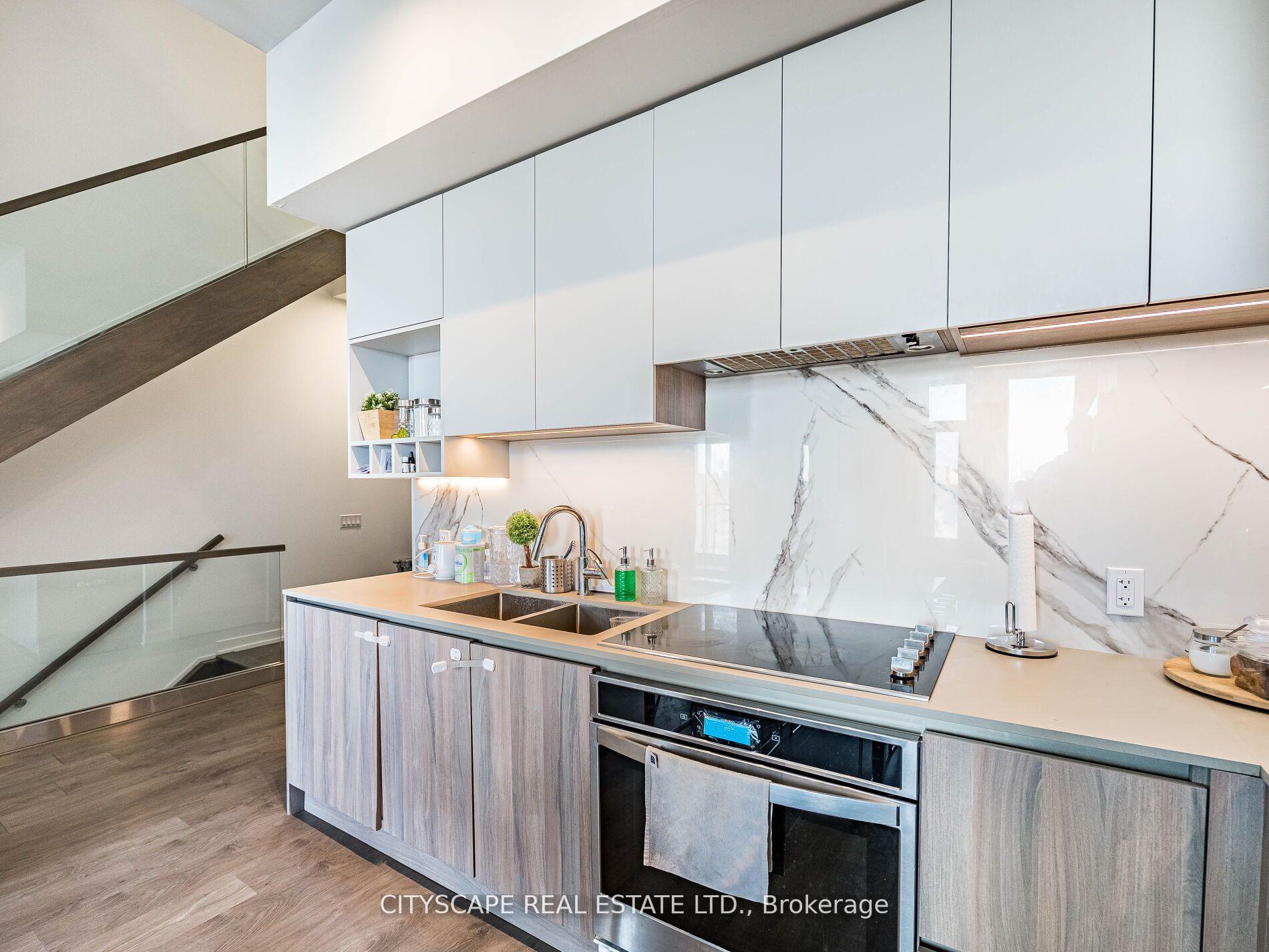 4 Bedrooms Condo at 9 Buttermill, Vaughan For sale