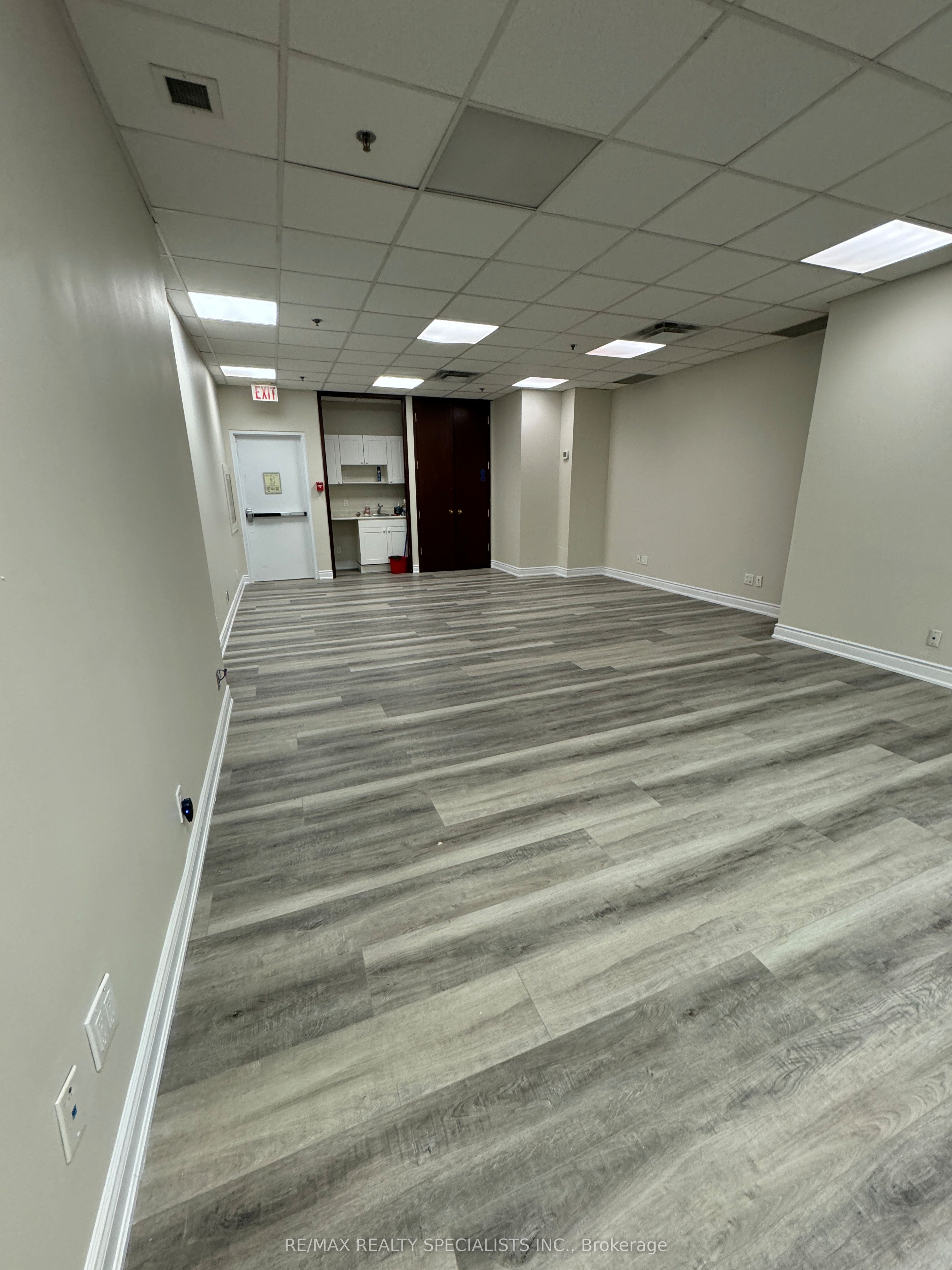 50 Burnhamthorpe Road W, #106 A