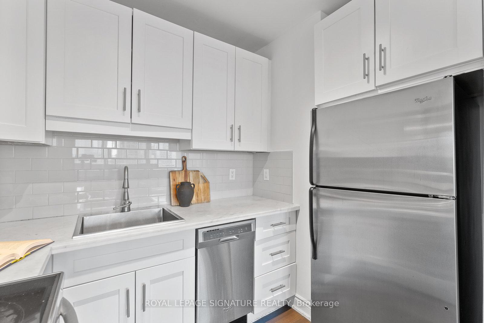 2 Bedrooms Condo at 40 Homewood, Toronto For sale