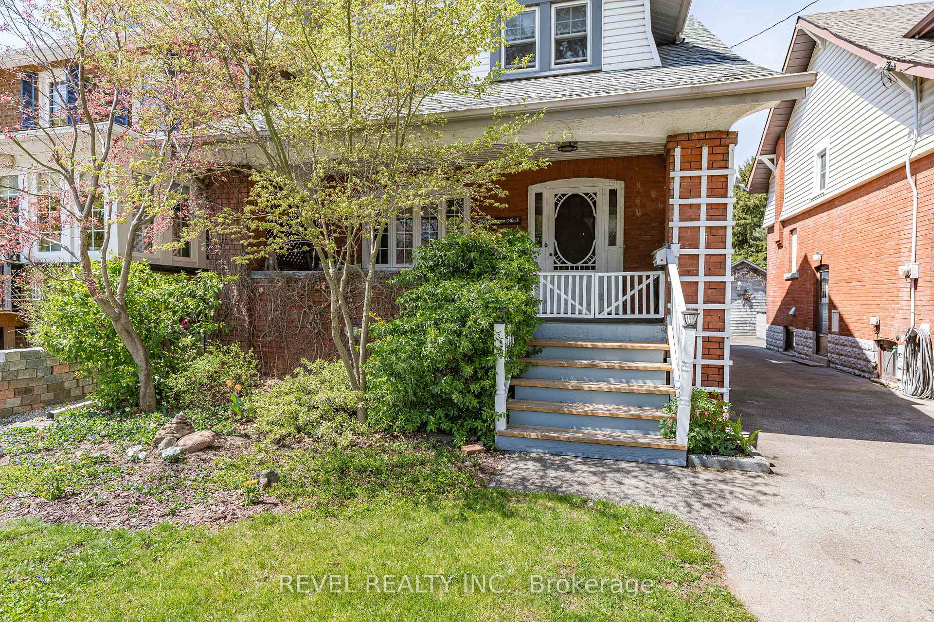 206 Grosvenor Avenue, Hamilton, ON L8M 3L6