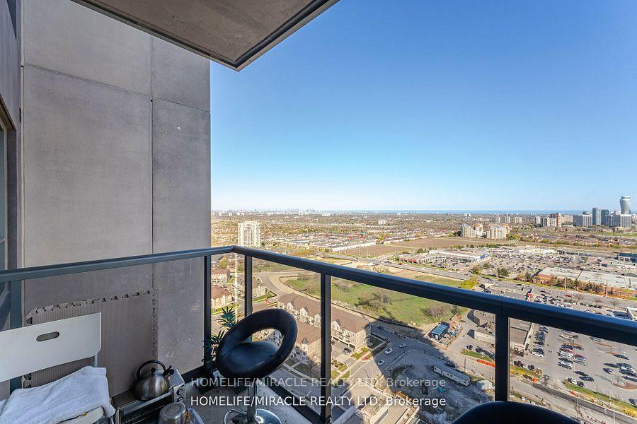 3 Bedrooms Condo at 8 Nahani, Mississauga For sale
