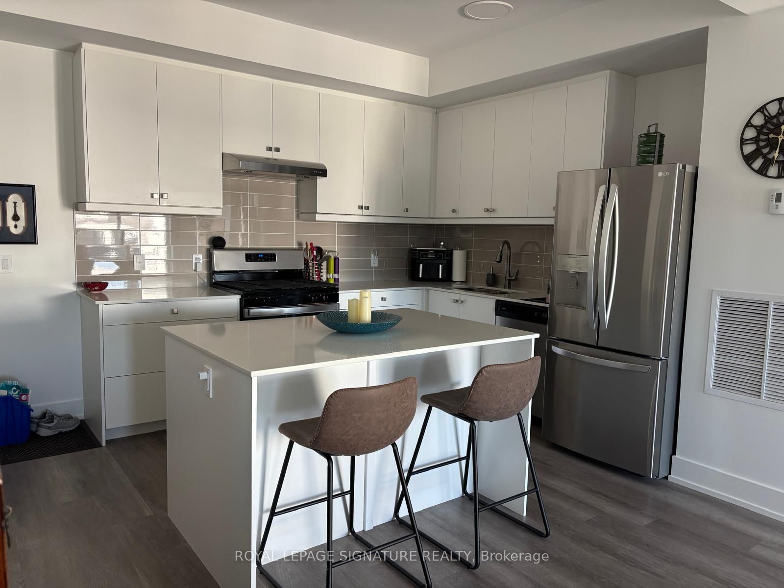 19A West Street N, #405