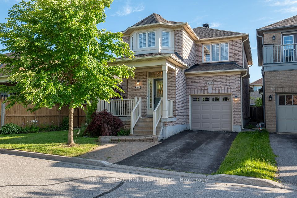 127 Goldenwood Crescent
