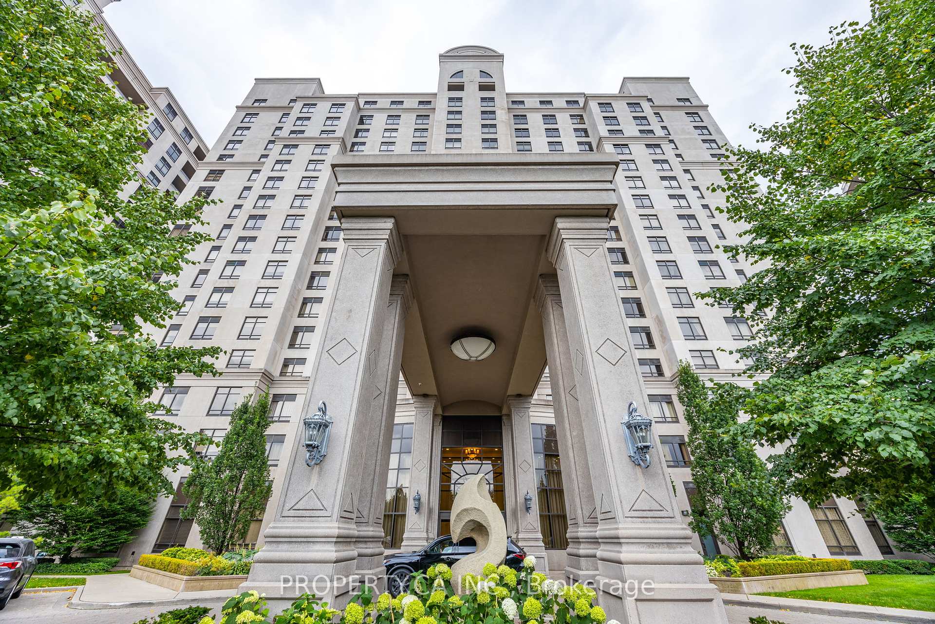 2 Bedrooms Condo at 9245 Jane, Vaughan For sale
