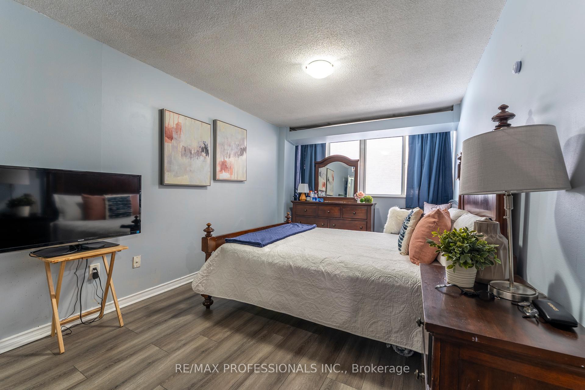 3 Bedrooms Condo at 2095 Roche, Mississauga For sale