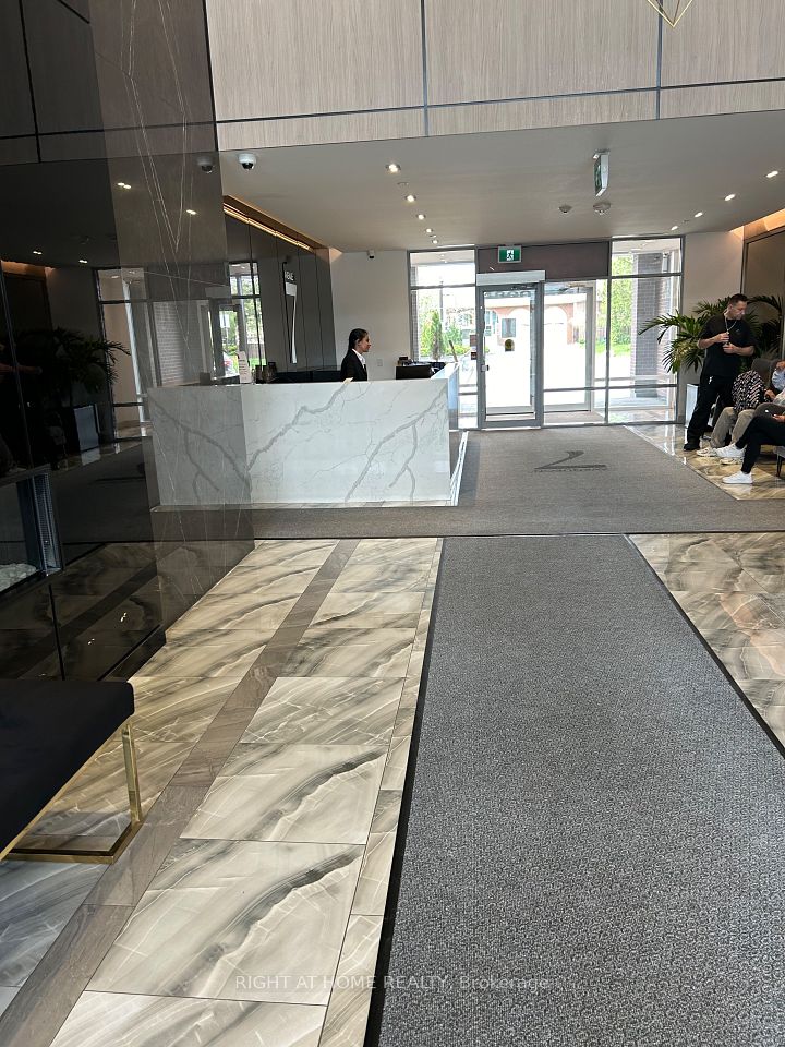 Lobby/Concierge
