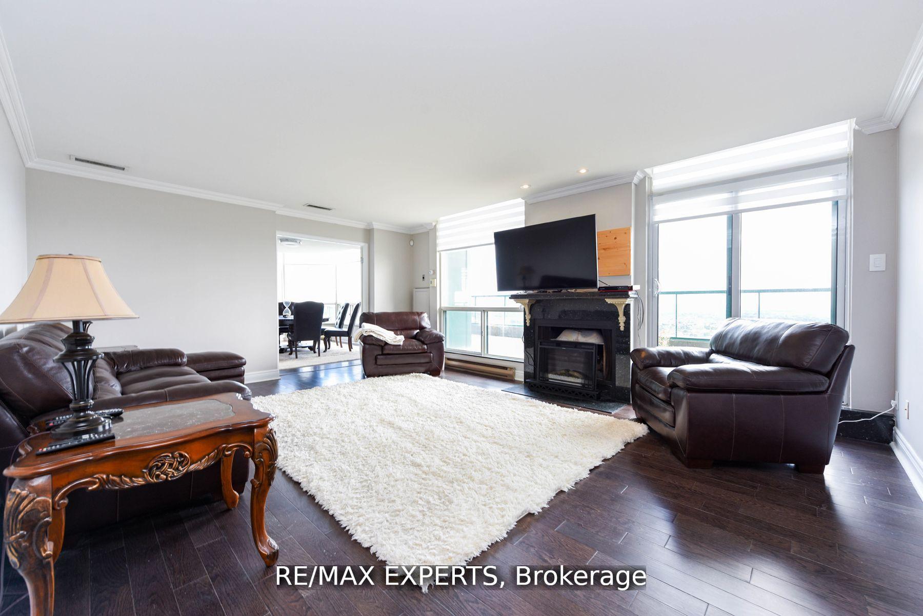 3 Bedrooms Condo at 4460 Tucana, Mississauga For sale