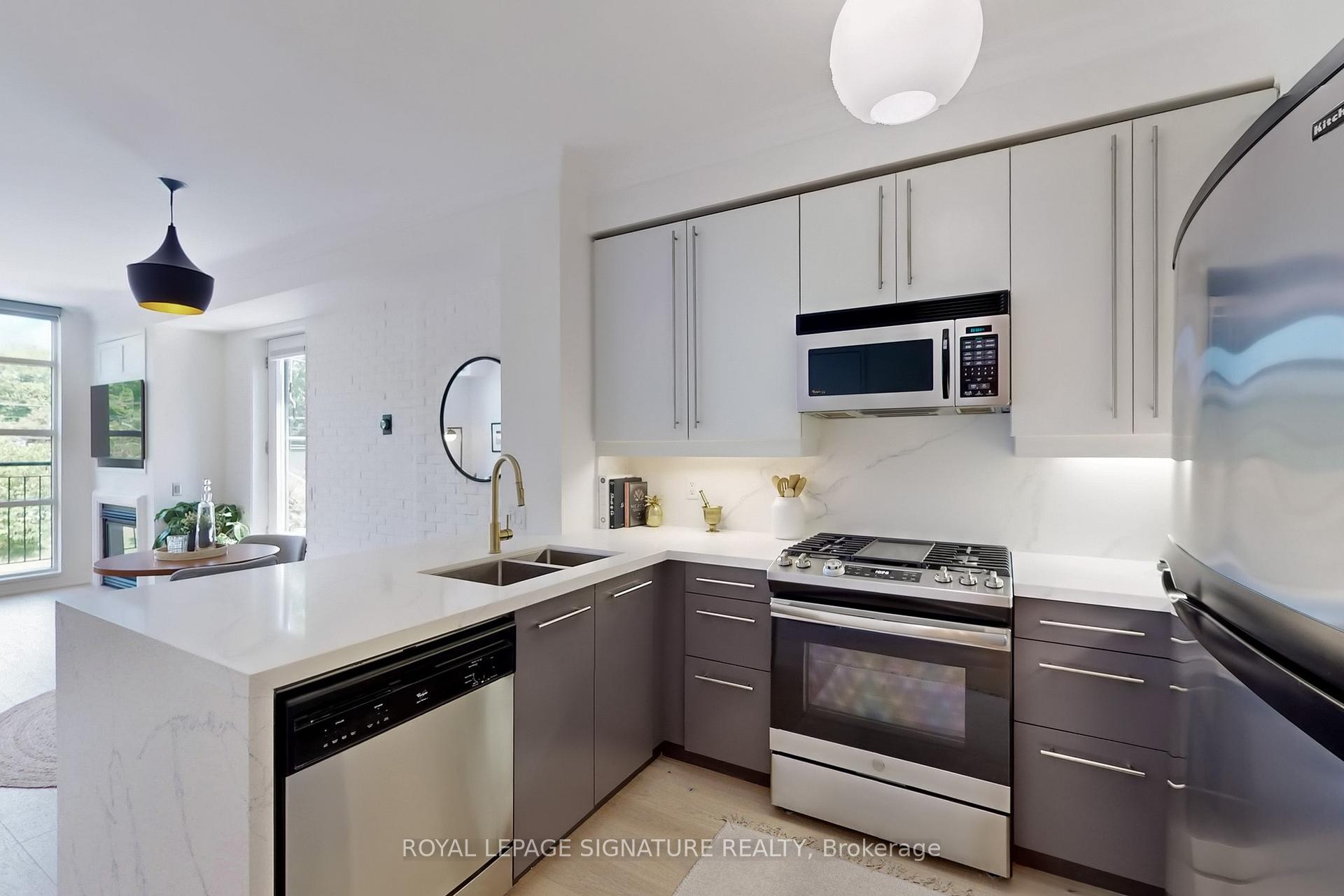 2 Bedrooms Condo at 901 Queen, Toronto For sale