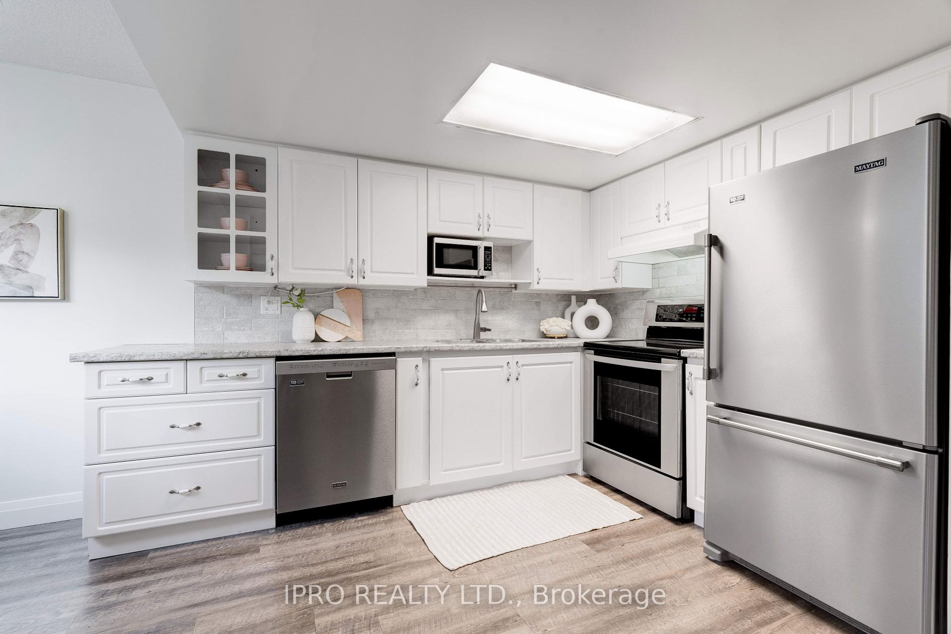 2 Bedrooms Condo at 3499 Upper Middle, Burlington For sale