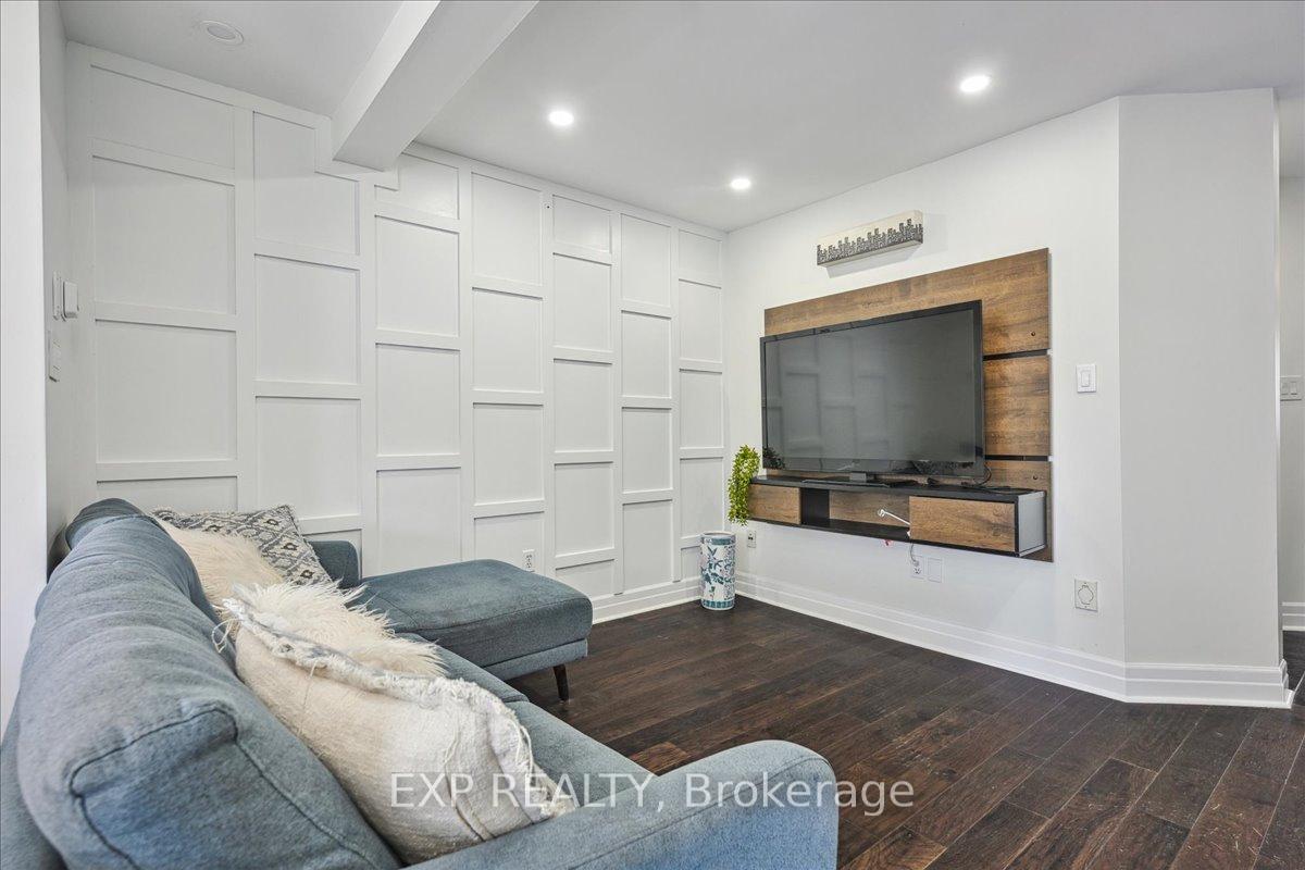 3 Bedrooms Condo at 2920 Headon Forest, Burlington For sale
