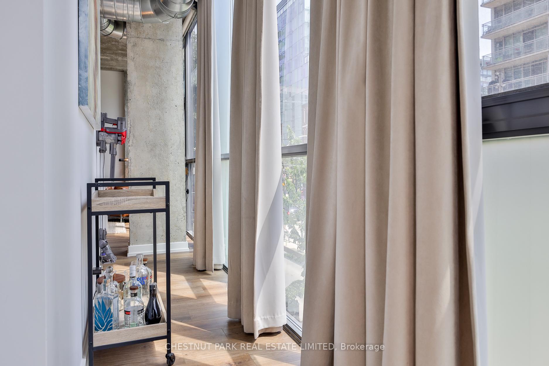 1 Bedroom Condo at 60 Bathurst, Toronto For sale