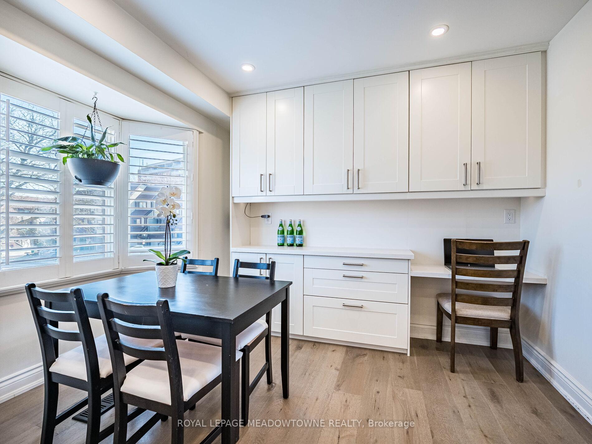 3 Bedrooms Condo at 6780 Formentera, Mississauga For sale