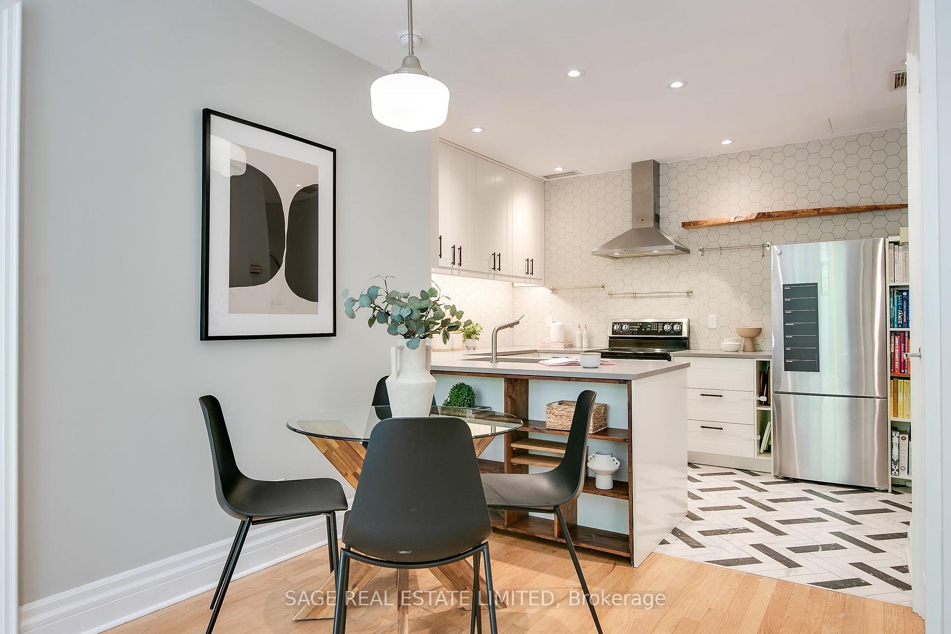 2 Bedrooms Condo at 111 Merton, Toronto For sale