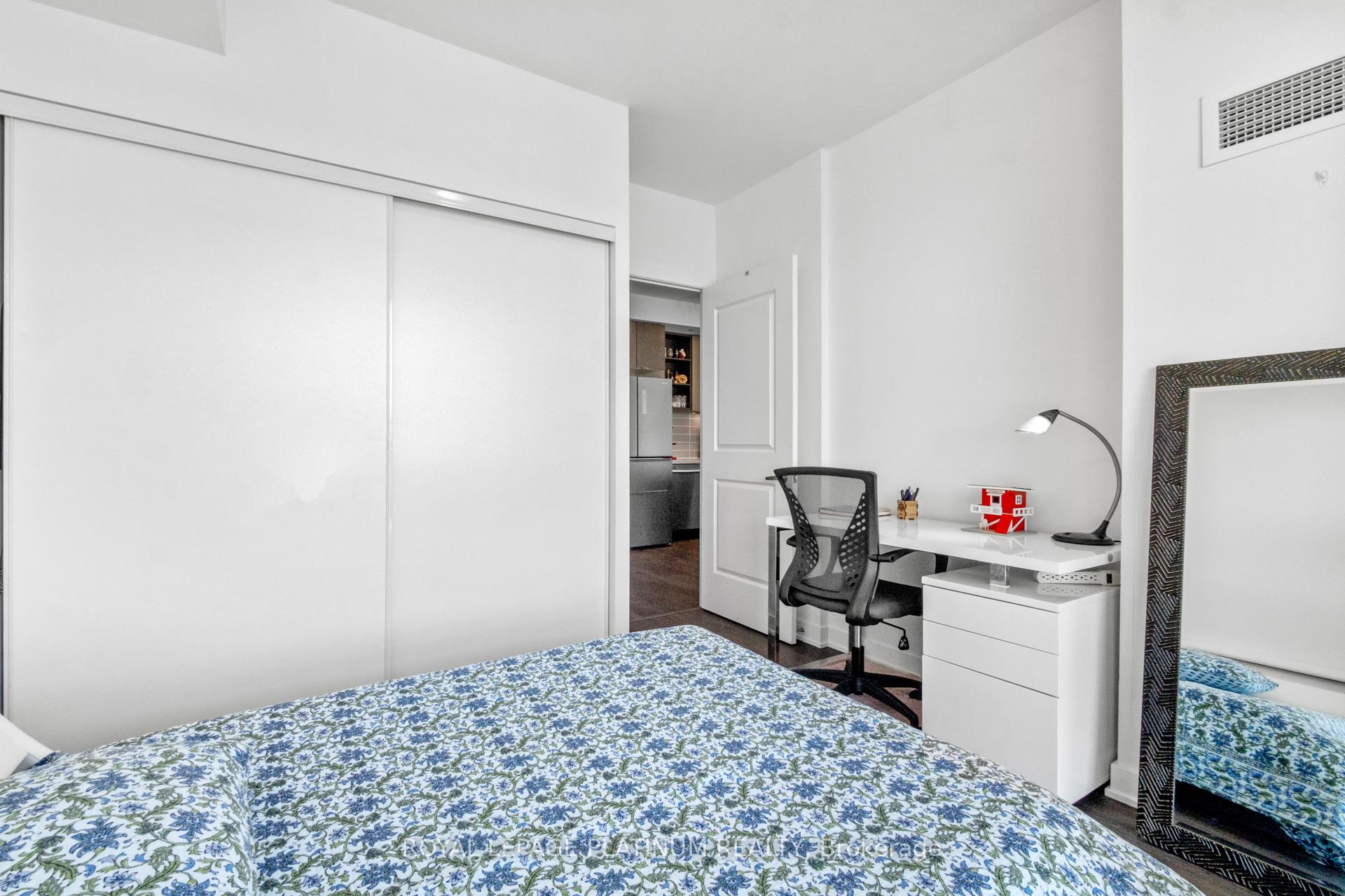 3 Bedrooms Condo at 4699 Glen Erin, Mississauga For sale