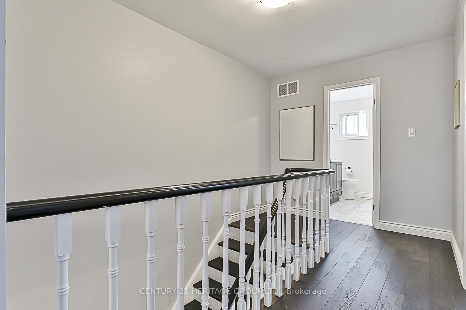 3 Bedrooms Condo at 4 Vale Carse, Toronto For sale