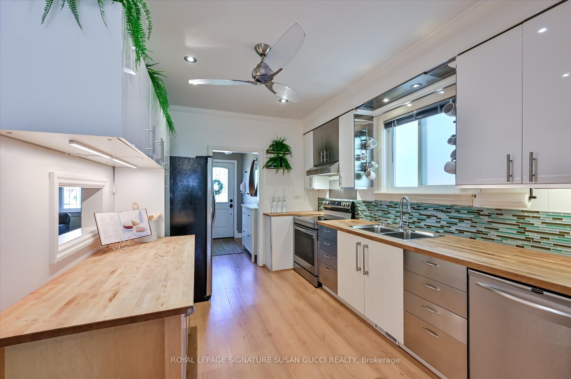 1006 Victoria Park Avenue
