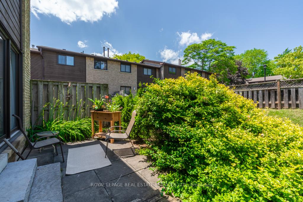 4 Bedrooms Condo at 584 Forestwood, Burlington For sale