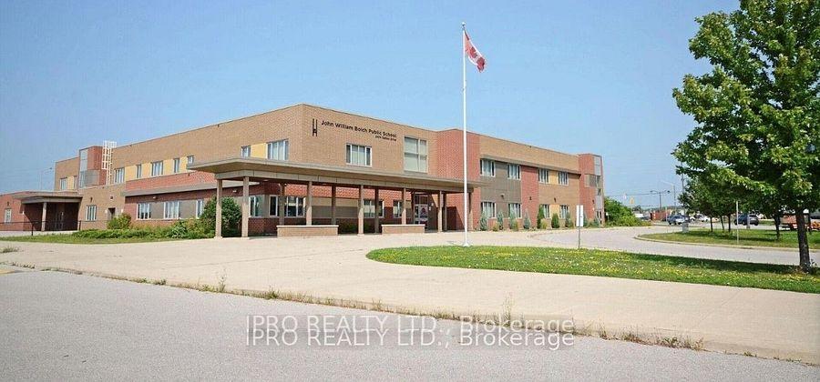 2 Bedrooms Condo at 5230 Dundas, Burlington For sale