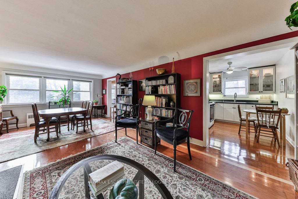 2 Bedrooms Co-op at 288 Reynolds,  Oakville For sale
