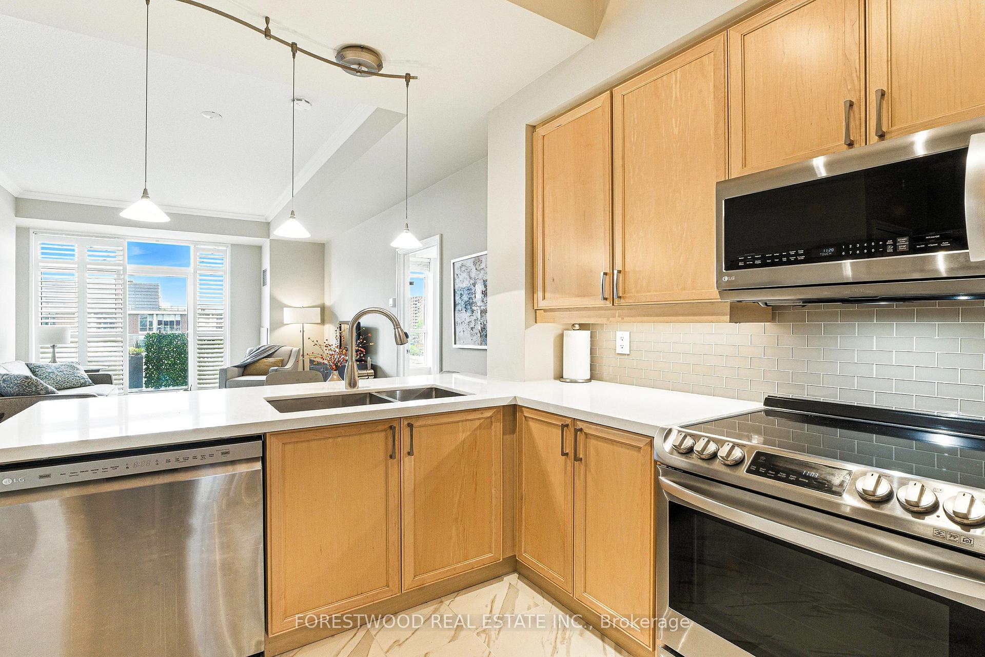 2 Bedrooms Condo at 80 Port, Mississauga For sale